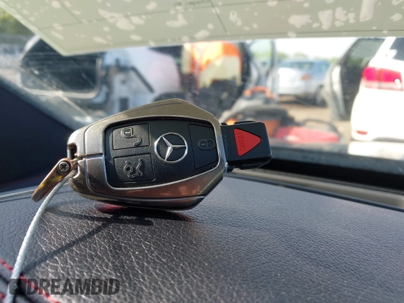 2017 Mercedes-Benz C 43 AMG z VIN 55SWF6EB4HU192587, wystawiony jako IAAI lot #42265221 z przebiegiem 87 243 mil mil oraz . Historia ofert i sprzedaży dostępna na DreamBid. Obrazek 11.