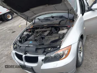 2008 BMW 3 Series 328xi with VIN WBAVC73578KP39571, listed as a IAAI auction lot 41911832 with 130,069 mi miles. Bid and sale history available at carsss.com. Image 10.