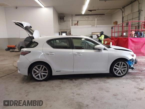 2014 Lexus CT 200h Hybrid with VIN JTHKD5BH4E2201634, listed as a IAAI auction lot 41068948 with 132,125 mi miles. Bid and sale history available at carsss.com. Image 14.