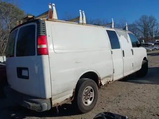 2008 Chevrolet City Express Cargo z VIN 1GCGG29K581113541, wystawiony jako IAAI lot #41686973 z przebiegiem 394 047 mil mil oraz . Historia ofert i sprzedaży dostępna na DreamBid. Obrazek 4.