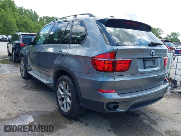 2012 BMW X5 35i z VIN 5UXZV4C50CL989684, wystawiony jako IAAI lot #42284840 z przebiegiem 134 056 mil mil oraz . Historia ofert i sprzedaży dostępna na DreamBid. Obrazek 3.