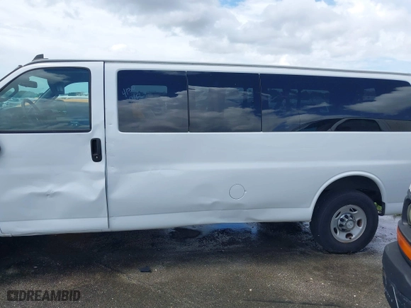 2019 Chevrolet Express Passenger LT with VIN 1GAZGPFG2K1247624, listed as a IAAI auction lot 30701525 with 22,150 mi miles. Bid and sale history available at carsss.com. Image 14.