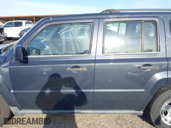2008 Jeep Patriot Sport с VIN 1J8FT28018D601044, выставлен на аукционе IAAI как лот 42280611 с пробегом 168 725 миль миль и . История ставок и продаж доступна на DreamBid. Изображение 14.