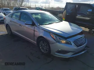 2015 Hyundai Sonata SE z VIN 5NPE24AF7FH021725, wystawiony jako IAAI lot #41603350 z przebiegiem 107 483 mil mil oraz . Historia ofert i sprzedaży dostępna na DreamBid. Obrazek 1.