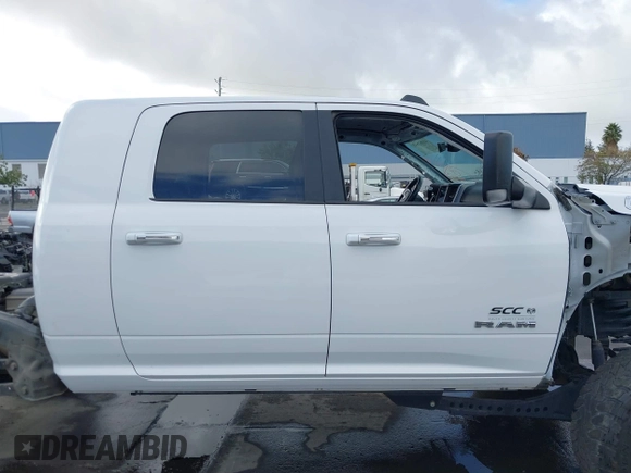 2019 Ram 2500 Lone Star z VIN 3C6UR5MLXKG623625, wystawiony jako IAAI lot #41082618 z przebiegiem 81 521 mil mil oraz . Historia ofert i sprzedaży dostępna na DreamBid. Obrazek 14.