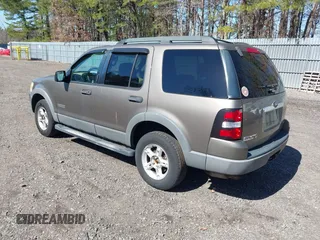 2006 Ford Explorer XLT with VIN 1FMEU73E66UA43409, listed as a IAAI auction lot 41837847 with 196,992 mi miles. Bid and sale history available at carsss.com. Image 3.