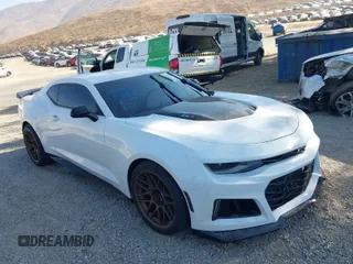 2018 Chevrolet Camaro ZL1 with VIN 1G1FK1R69J0105146, listed as a IAAI auction lot 40570089 with 34,804 mi miles and . Bid and sale history available at carsss.com. Image 1.