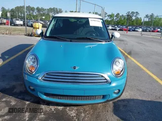 2008 MINI Hardtop with VIN WMWMF33568TT67727, listed as a IAAI auction lot 41985166 with 158,579 mi miles and . Bid and sale history available at DreamBid. Image 12.