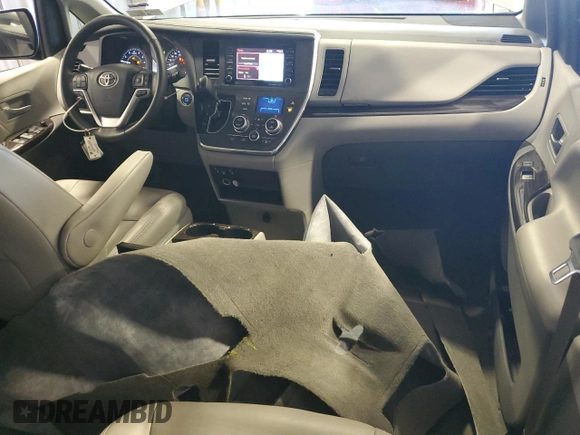 2018 Toyota Sienna XLE z VIN 5TDDZ3DC1JS190712, wystawiony jako Copart lot #62282255 z przebiegiem 63 438 mil mil oraz Szkoda całkowita • Salvage title. Historia ofert i sprzedaży dostępna na DreamBid. Obrazek 8.