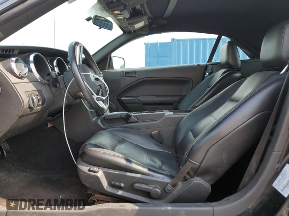 2006 Ford Mustang Standard z VIN 1ZVFT84N965254742, wystawiony jako Copart lot #61816475 z przebiegiem 111 655 mil mil oraz Czysty tytuł • Clean title. Historia ofert i sprzedaży dostępna na DreamBid. Obrazek 7.
