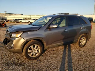 2012 Kia Sorento LX z VIN 5XYKT3A6XCG238618, wystawiony jako Copart lot #53167475 z przebiegiem 190 418 mil mil oraz Szkoda całkowita • Salvage title. Historia ofert i sprzedaży dostępna na DreamBid. Obrazek 1.