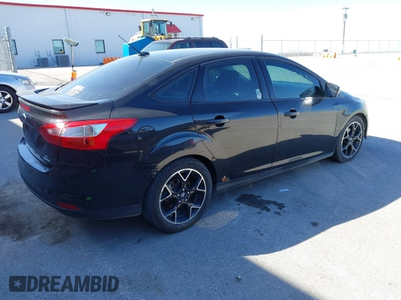 2014 Ford Focus SE with VIN 1FADP3F23EL355117, listed as a IAAI auction lot 41771824 with 211,052 mi miles. Bid and sale history available at carsss.com. Image 4.