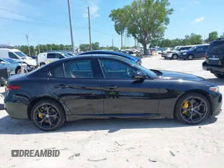 2017 Alfa Romeo Giulia Ti with VIN ZARFAEEN5H7545113, listed as a IAAI auction lot 41919103 with 62,182 mi miles. Bid and sale history available at carsss.com. Image 13.