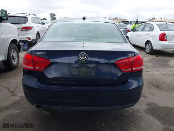 2015 Volkswagen Passat 1.8T Wolfsburg Ed with VIN 1VWAT7A32FC097106, listed as a IAAI auction lot 41913707 with 185,698 mi miles. Bid and sale history available at carsss.com. Image 16.