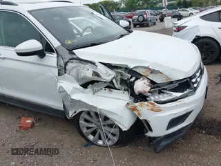 2018 Volkswagen Tiguan SEL с VIN 3VV2B7AX8JM102377, выставлен на аукционе IAAI как лот 42246183 с пробегом 77 349 миль миль и . История ставок и продаж доступна на DreamBid. Изображение 6.