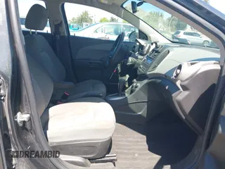 2016 Chevrolet Sonic LS с VIN 1G1JA5SG7G4183756, выставлен на аукционе IAAI как лот 42236517 с пробегом 121 479 миль миль и . История ставок и продаж доступна на DreamBid. Изображение 5.