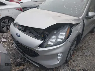 2020 Ford Escape Titanium с VIN 1FMCU9J96LUB18419, выставлен на аукционе IAAI как лот 40612100 с пробегом 40 041 миль миль и . История ставок и продаж доступна на DreamBid. Изображение 6.