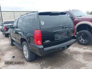 2008 GMC Yukon SLE w/3SA with VIN 1GKFC13C08J191605, listed as a IAAI auction lot 41885411 with 208,328 mi miles. Bid and sale history available at carsss.com. Image 3.