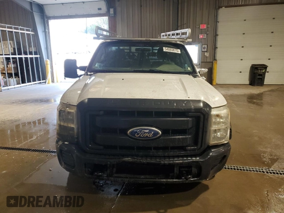 2011 Ford F-250 XL z VIN 1FTBF2A60BEA25184, wystawiony jako Copart lot #57188685 z przebiegiem 141 663 mil mil oraz Czysty tytuł • Clean title. Historia ofert i sprzedaży dostępna na DreamBid. Obrazek 5.