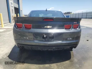 2013 Chevrolet Camaro LT z VIN 2G1FC1E38D9163929, wystawiony jako Copart lot #57153955 z przebiegiem 44 863 mil mil oraz Czysty tytuł • Clean title. Historia ofert i sprzedaży dostępna na DreamBid. Obrazek 6.