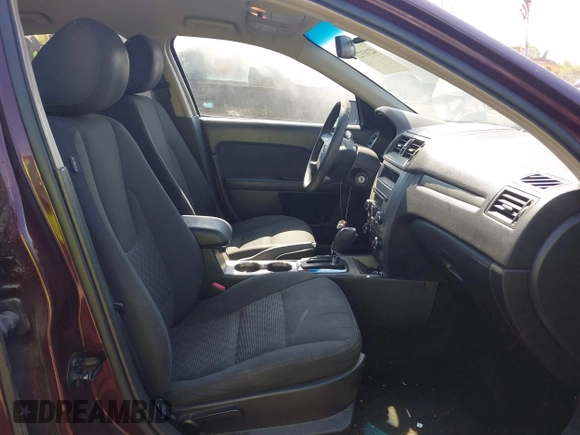 2011 Ford Fusion SE with VIN 3FAHP0HA5BR320130, listed as a IAAI auction lot 42103321 with 191,178 mi miles. Bid and sale history available at carsss.com. Image 5.