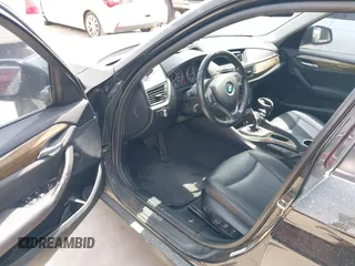 2013 BMW X1 28i z VIN WBAVM1C55DVW44221, wystawiony jako IAAI lot #42248043 z przebiegiem 112 388 mil mil oraz . Historia ofert i sprzedaży dostępna na DreamBid. Obrazek 12.
