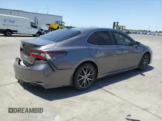 2022 Toyota Camry SE z VIN 4T1T11AKXNU626554, wystawiony jako Copart lot #58643315 z przebiegiem 49 490 mil mil oraz Szkoda całkowita • Salvage title. Historia ofert i sprzedaży dostępna na DreamBid. Obrazek 3.