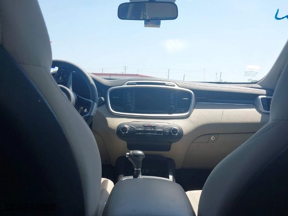 2018 Kia Sorento L with VIN 5XYPG4A33JG401399, listed as a IAAI auction lot 42043961 with 102,848 mi miles. Bid and sale history available at carsss.com. Image 18.