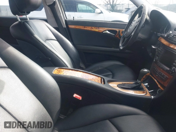 2007 Mercedes-Benz E-Class 3.5L with VIN WDBUF87X47X210117, listed as a IAAI auction lot 41508978 with 166,643 mi miles. Bid and sale history available at carsss.com. Image 5.