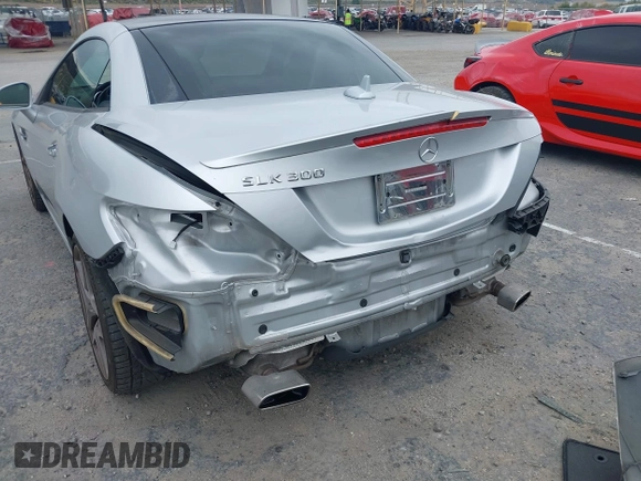2016 Mercedes-Benz SLK 300 z VIN WDDPK3JA6GF120786, wystawiony jako IAAI lot #42194863 z przebiegiem 114 125 mil mil oraz . Historia ofert i sprzedaży dostępna na DreamBid. Obrazek 6.