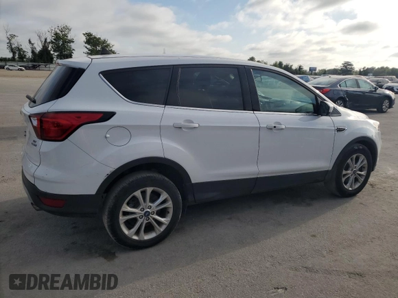 2019 Ford Escape SE z VIN 1FMCU9GD9KUA02481, wystawiony jako Copart lot #57919925 z przebiegiem 63 874 mil mil oraz Czysty tytuł • Clean title. Historia ofert i sprzedaży dostępna na DreamBid. Obrazek 3.
