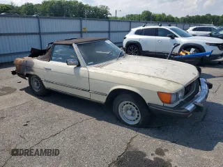 1983 Mercedes-Benz 380 SL z VIN WDBBA45A3DB027653, wystawiony jako Copart lot #58926515 z przebiegiem 115 854 mil mil oraz Szkoda całkowita • Salvage title. Historia ofert i sprzedaży dostępna na DreamBid. Obrazek 4.
