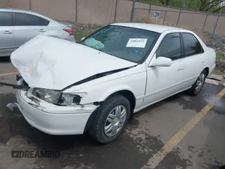 2001 Toyota Camry CE with VIN JT2BG22K210571000, listed as a IAAI auction lot 42061153 with 203,182 mi miles. Bid and sale history available at carsss.com. Image 2.