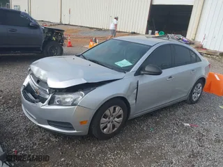 2014 Chevrolet Cruze LS with VIN 1G1PA5SH8E7464530, listed as a IAAI auction lot 41846557 with 122,490 mi miles. Bid and sale history available at carsss.com. Image 17.