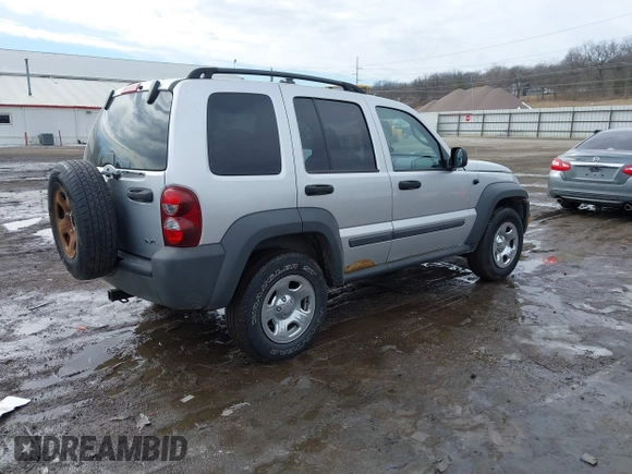 2007 Jeep Liberty Sport with VIN 1J4GL48K77W669788, listed as a IAAI auction lot 41655587 with 136,727 mi miles. Bid and sale history available at carsss.com. Image 4.