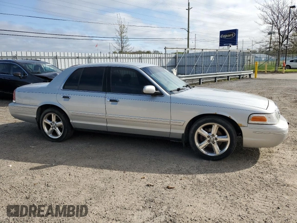 2003 Ford Crown Victoria LX z VIN 2FAFP74W03X122995, wystawiony jako Copart lot #55774415 z przebiegiem 234 485 mil mil oraz Czysty tytuł • Clean title. Historia ofert i sprzedaży dostępna na DreamBid. Obrazek 4.