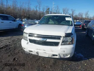 2007 Chevrolet Suburban LTZ with VIN 3GNFK16347G200999, listed as a IAAI auction lot 41392205 with 115,656 mi miles. Bid and sale history available at carsss.com. Image 6.