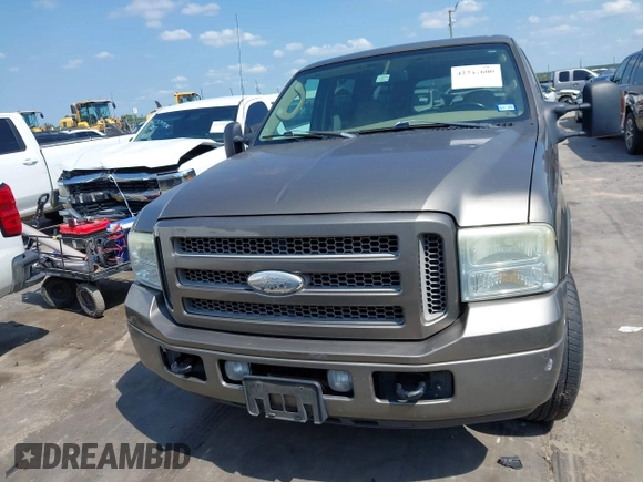 2005 Ford Excursion Limited z VIN 1FMNU42P25ED44334, wystawiony jako IAAI lot #42344600 z przebiegiem 171 512 mil mil oraz . Historia ofert i sprzedaży dostępna na DreamBid. Obrazek 12.