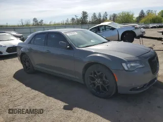 2019 Chrysler 300 with VIN 2C3CCAGGXKH542951, listed as a Copart auction lot 54943525 with 99,301 mi miles and Clean Title. Bid and sale history available at carsss.com. Image 4.
