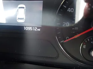 2019 Kia Sorento LX z VIN 5XYPG4A53KG482147, wystawiony jako IAAI lot #42189595 z przebiegiem 109 512 mil mil oraz . Historia ofert i sprzedaży dostępna na DreamBid. Obrazek 15.