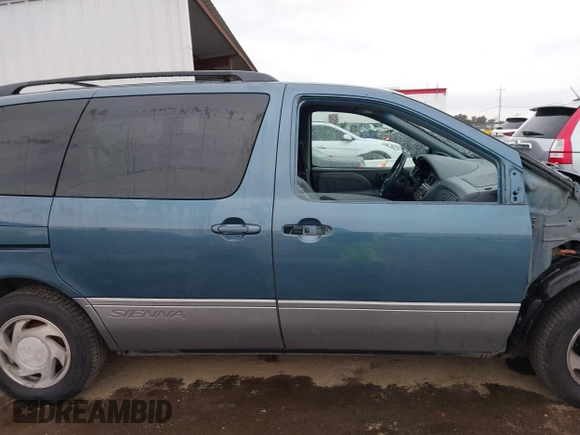 2001 Toyota Sienna LE with VIN 4T3ZF13C01U323995, listed as a IAAI auction lot 41472484 with 232,667 mi miles. Bid and sale history available at carsss.com. Image 14.