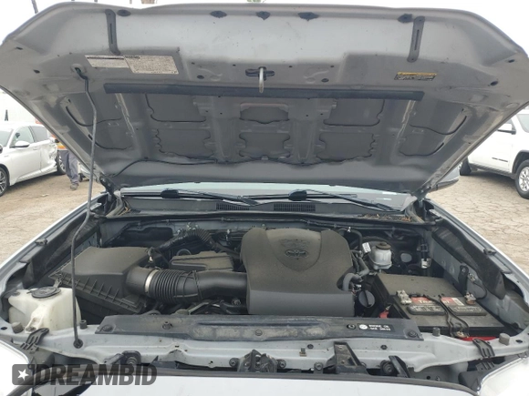 2018 Toyota Tacoma SR5 z VIN 3TMAZ5CN8JM063442, wystawiony jako Copart lot #55141725 z przebiegiem 110 926 mil mil oraz Szkoda całkowita • Salvage title. Historia ofert i sprzedaży dostępna na DreamBid. Obrazek 11.