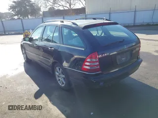 2005 Mercedes-Benz C 240 z VIN WDBRH61J65F602981, wystawiony jako IAAI lot #41388351 z przebiegiem 207 632 mil mil oraz . Historia ofert i sprzedaży dostępna na DreamBid. Obrazek 3.