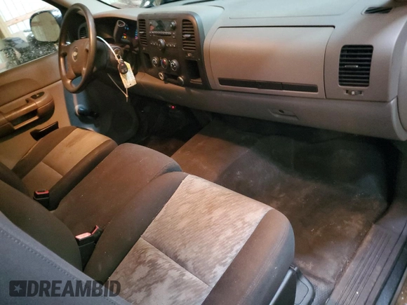 2009 Chevrolet Silverado 1500 Work Truck with VIN 1GCEC14X19Z182262, listed as a Copart auction lot 82851404 with 296,528 mi miles and Clean Title. Bid and sale history available at DreamBid. Image 8.