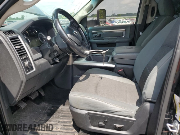 2017 Ram 2500 SLT z VIN 3C6UR5DL9HG667902, wystawiony jako Copart lot #57996355 z przebiegiem 383 028 mil mil oraz Czysty tytuł • Clean title. Historia ofert i sprzedaży dostępna na DreamBid. Obrazek 7.