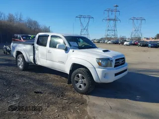 2009 Toyota Tacoma z VIN 5TEMU52N99Z621200, wystawiony jako IAAI lot #41318515 z przebiegiem 157 034 mil mil oraz . Historia ofert i sprzedaży dostępna na DreamBid. Obrazek 1.
