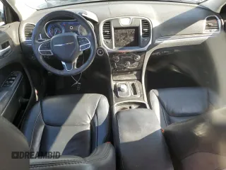 2017 Chrysler 300 Limited z VIN 2C3CCAAG6HH605609, wystawiony jako Copart lot #57677755 z przebiegiem 44 797 mil mil oraz Szkoda całkowita • Salvage title. Historia ofert i sprzedaży dostępna na DreamBid. Obrazek 8.