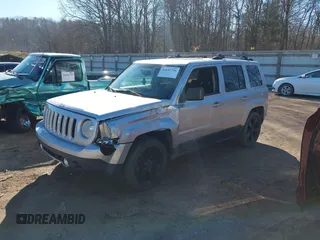 2013 Jeep Patriot Latitude with VIN 1C4NJPFB0DD192541, listed as a IAAI auction lot 41632796 with 121,823 mi miles. Bid and sale history available at carsss.com. Image 2.