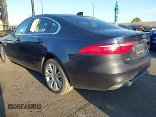 2016 Jaguar XF 35t Premium with VIN SAJBD4BV3GCY17499, listed as a IAAI auction lot 41828181 with 55,588 mi miles. Bid and sale history available at carsss.com. Image 3.