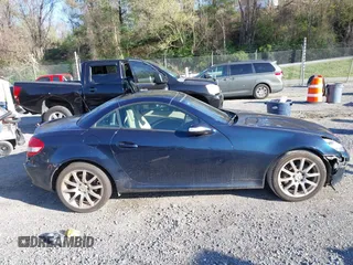 2005 Mercedes-Benz SLK 230/320 z VIN WDBWK56F55F040655, wystawiony jako IAAI lot #41971320 z przebiegiem 65 332 mil mil oraz . Historia ofert i sprzedaży dostępna na DreamBid. Obrazek 13.